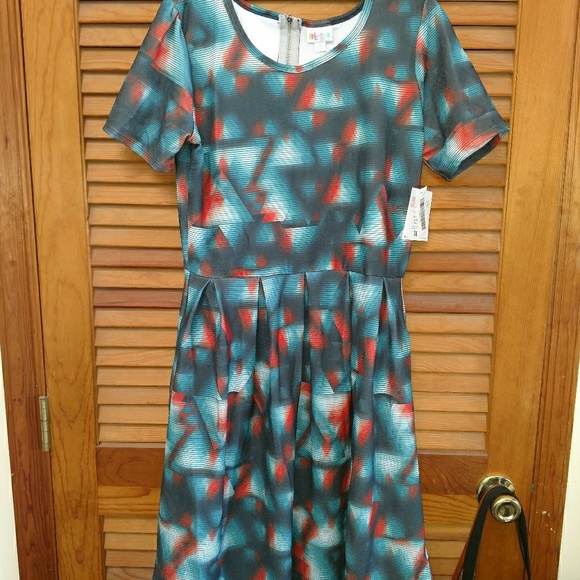 New with tags Lularoe Amelia dress size Medium - Picture 1 of 2